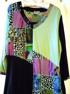 Parsley & Sage Women’s 1X Greens/Blues V-neck 3/4 Sleeve Tunic Asymmetrical Hem